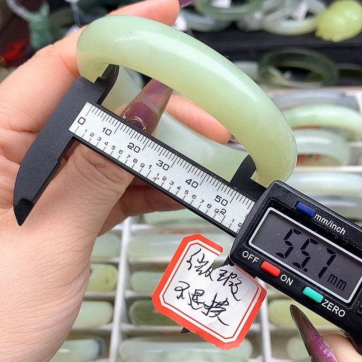 蛇纹石玉手镯未镶嵌498