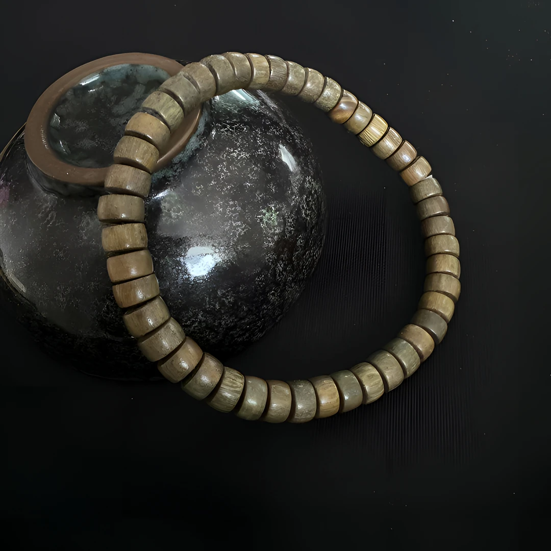 卡7绿檀片珠一条