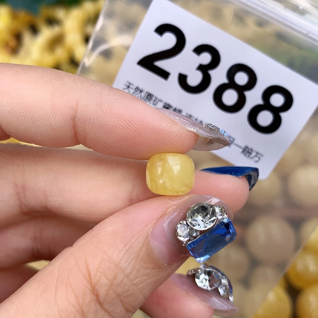 蜜蜡未镶嵌珠宝奇石