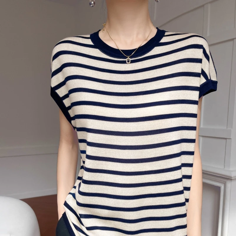 线谱条纹飞飞袖时尚休闲百搭女士黑白条纹圆领毛衣