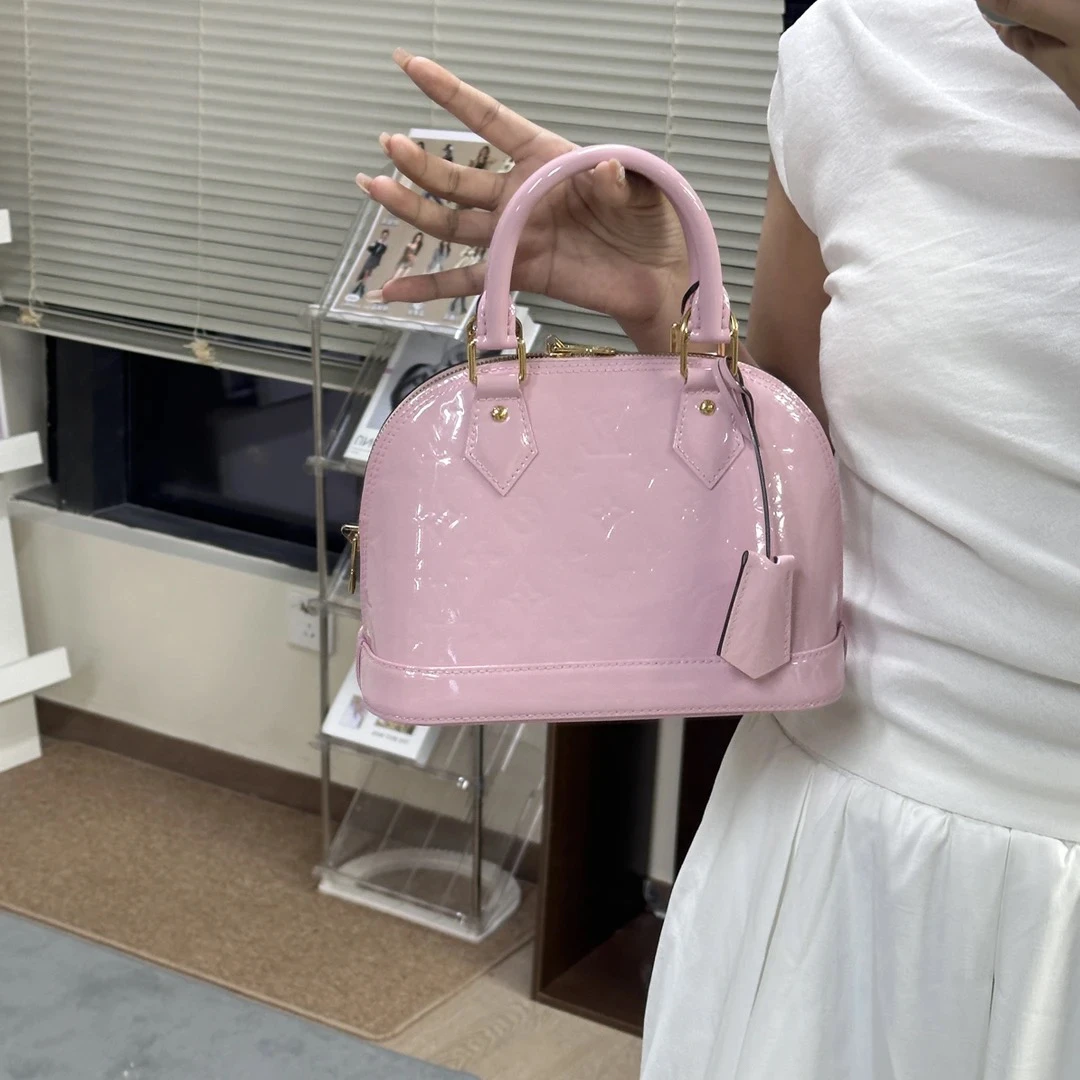 95新 LouisVuitton/路易威登 樱花粉漆皮贝壳bb斜挎包适合日常