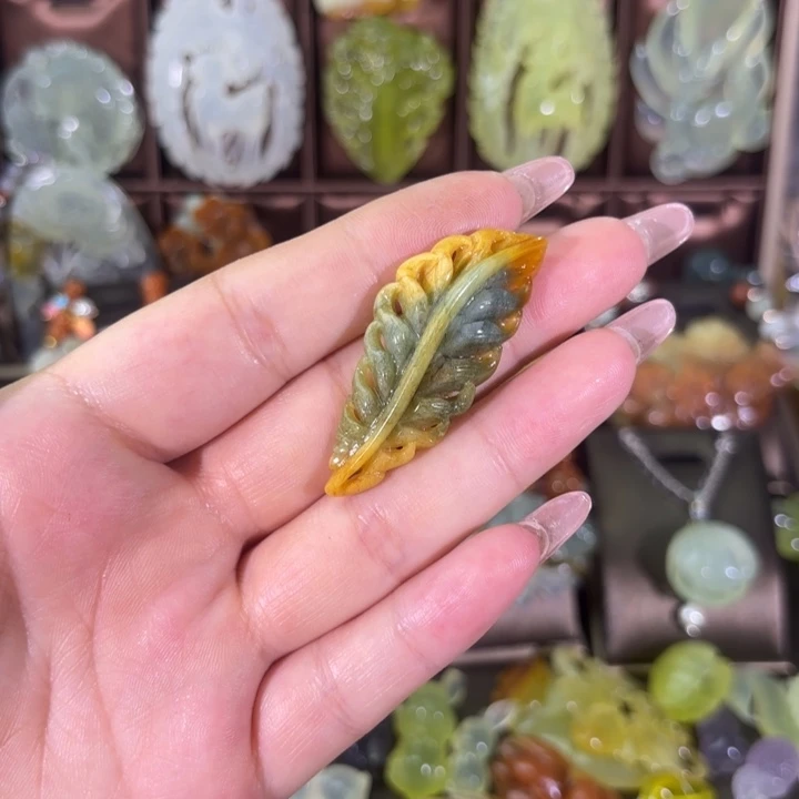 蛇纹石玉合金颈饰
