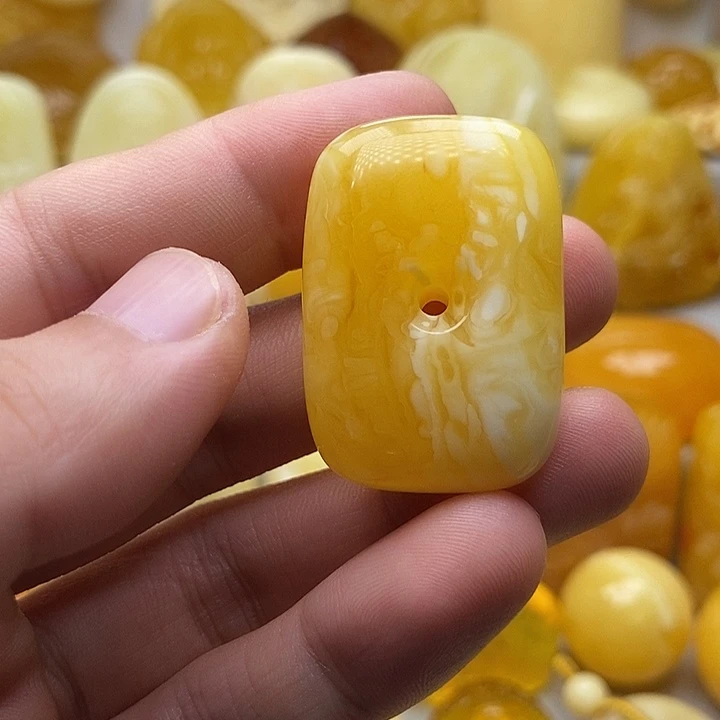 琥珀颈饰未镶嵌琥珀蜜蜡吊坠