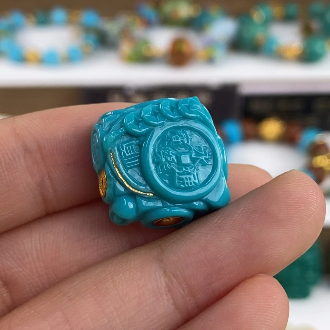绿松石未镶嵌。玉化钱多多