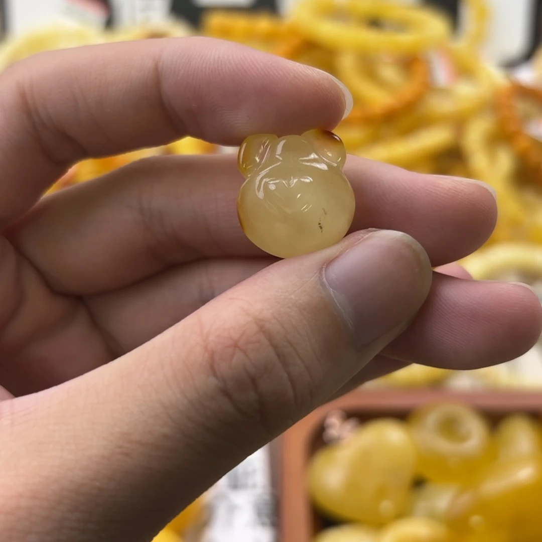 琥珀未镶嵌珠宝奇石