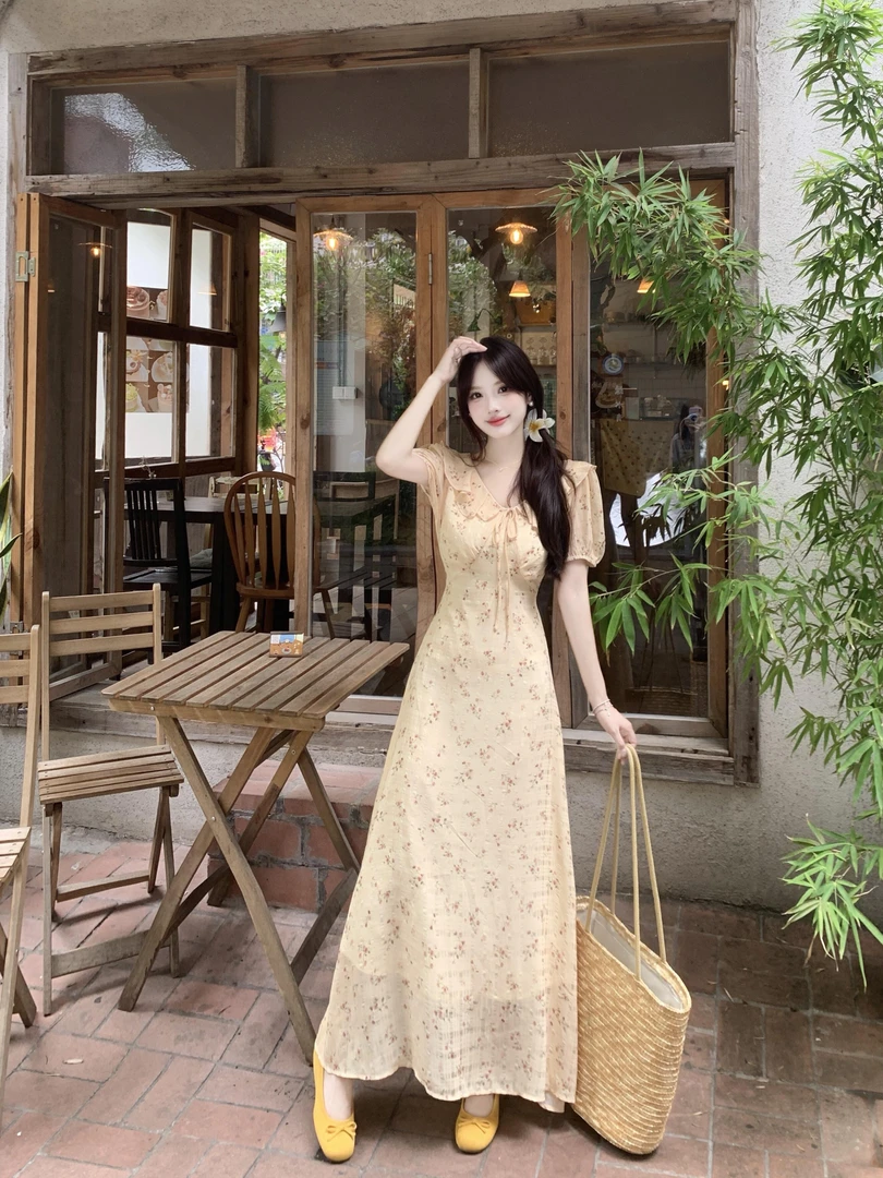 大码夏季新款温柔荷叶边V领泡泡袖碎花连衣裙系带收腰长裙