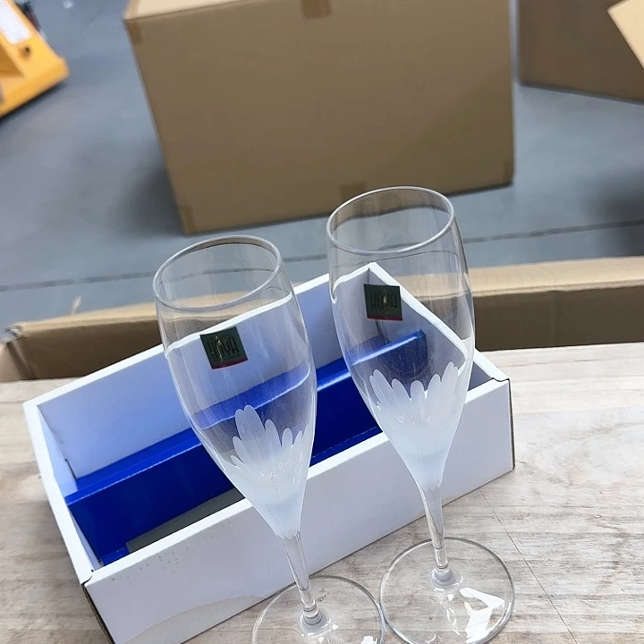 精品瓷器。
