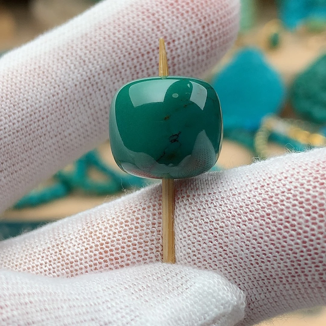 绿松石未镶嵌颈饰