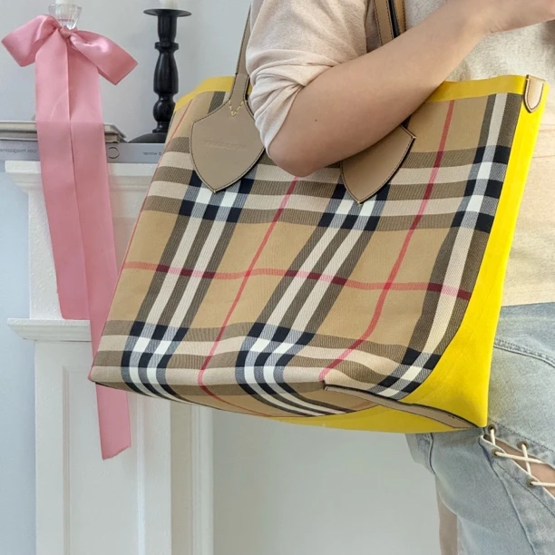 95新 BURBERRY/博柏利 bbr明黄色经典老花托特包