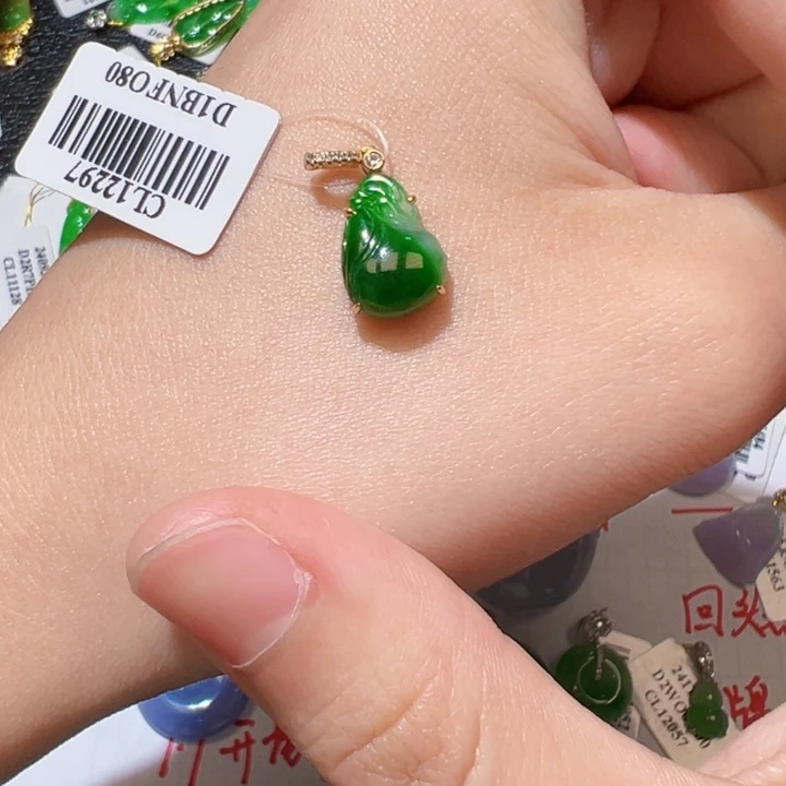 翡翠颈饰18K金镶嵌翡翠