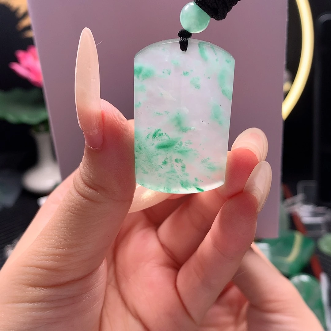 石英质玉吊坠未镶嵌