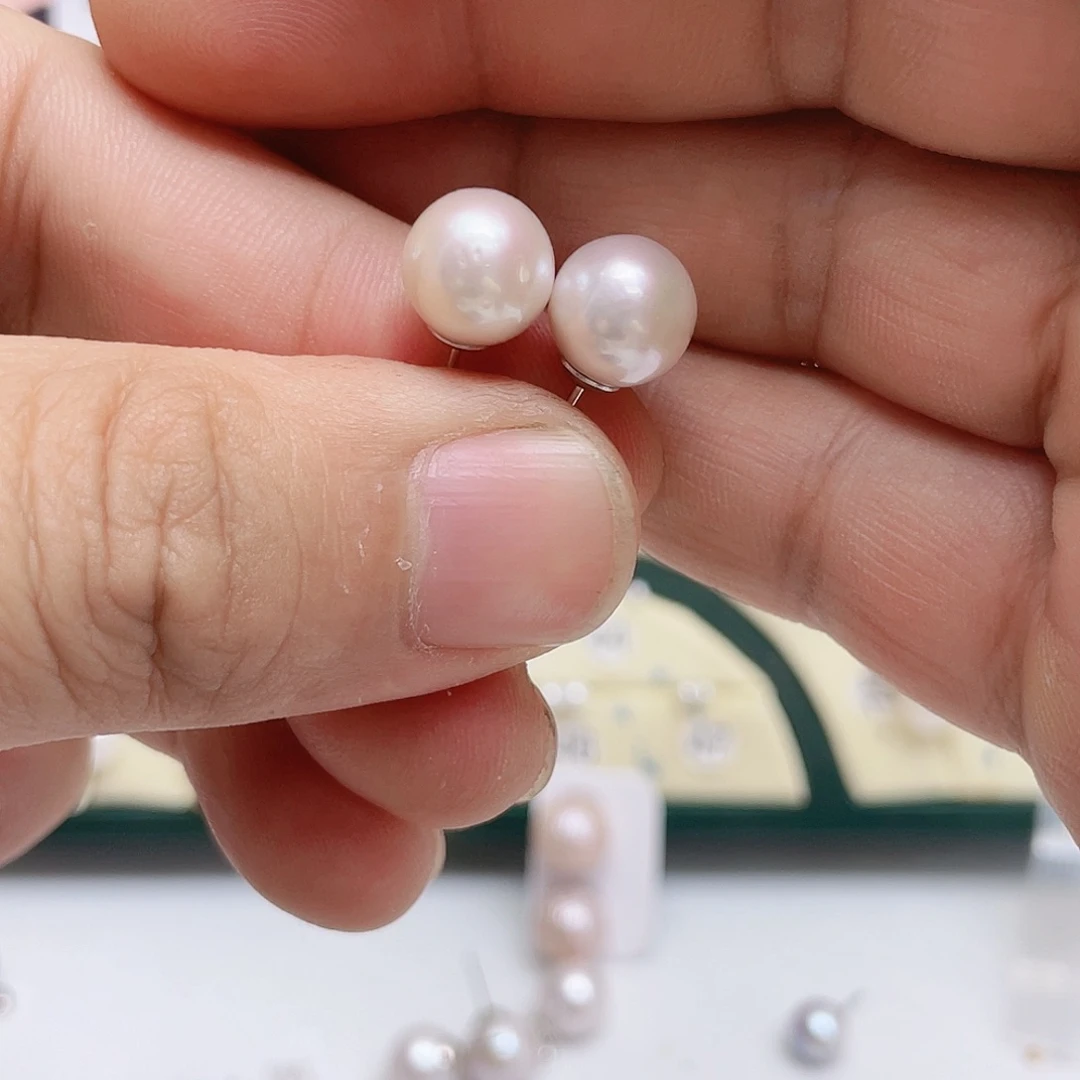 豆****淡水珍珠银S925镶嵌耳饰