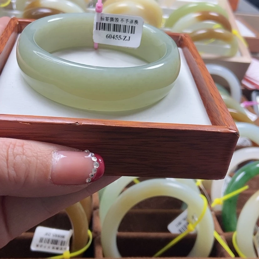 【闪购商品】和田玉手镯未镶嵌57.2