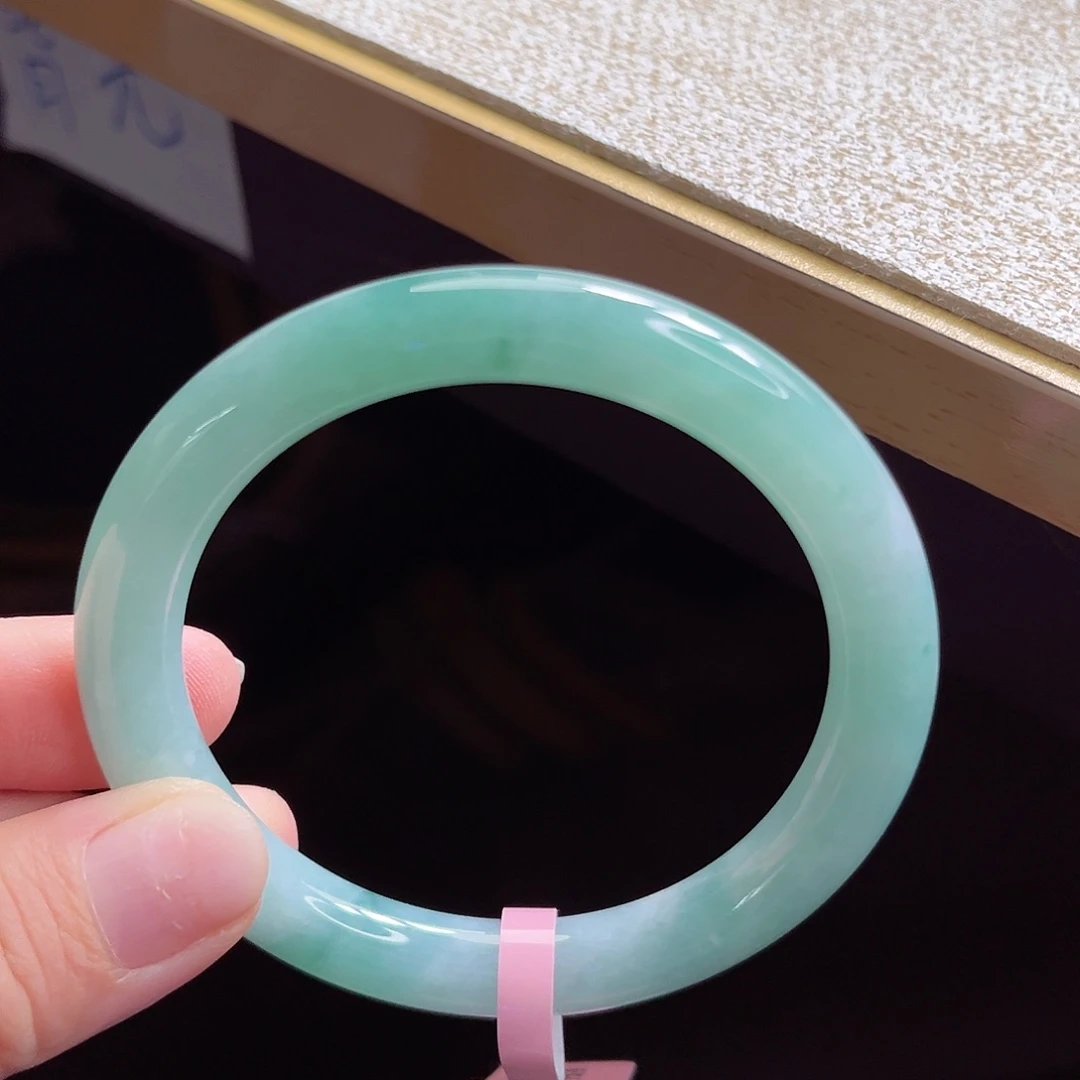 翡翠手镯未镶嵌手镯