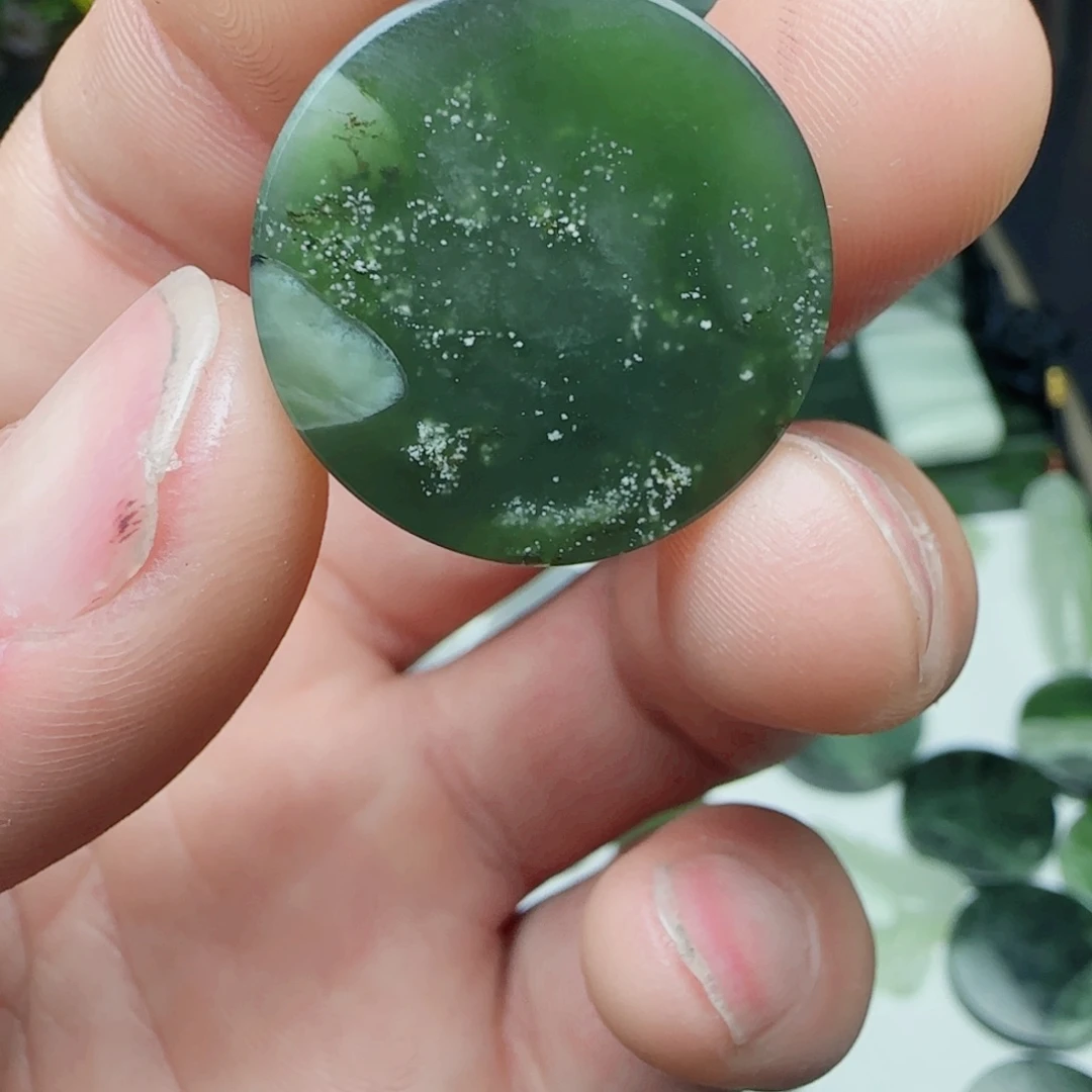 和田玉珠宝半成品未镶嵌吖****?