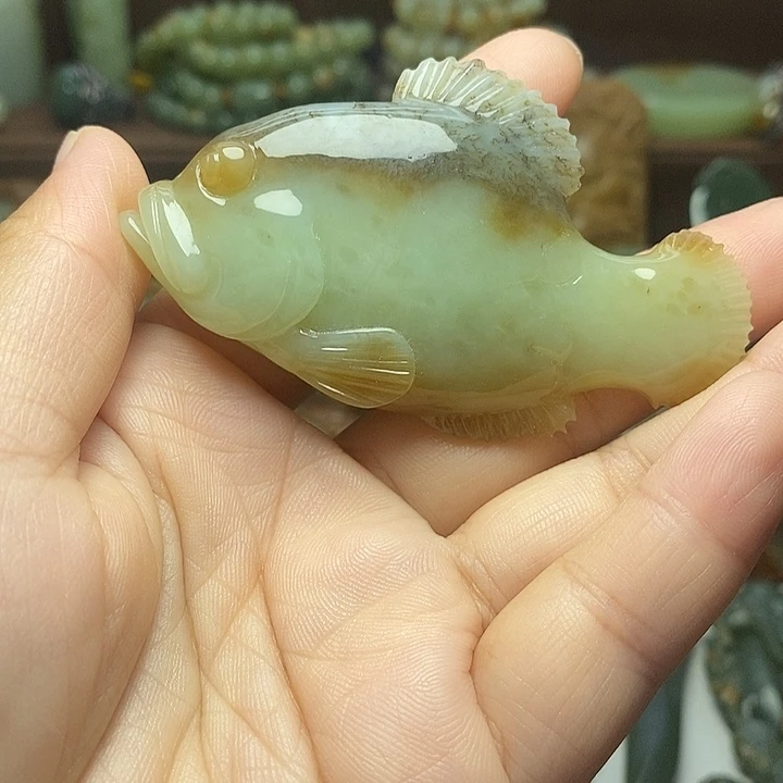 叔***哥颈饰未镶嵌岫岩老玉（透闪石质玉）