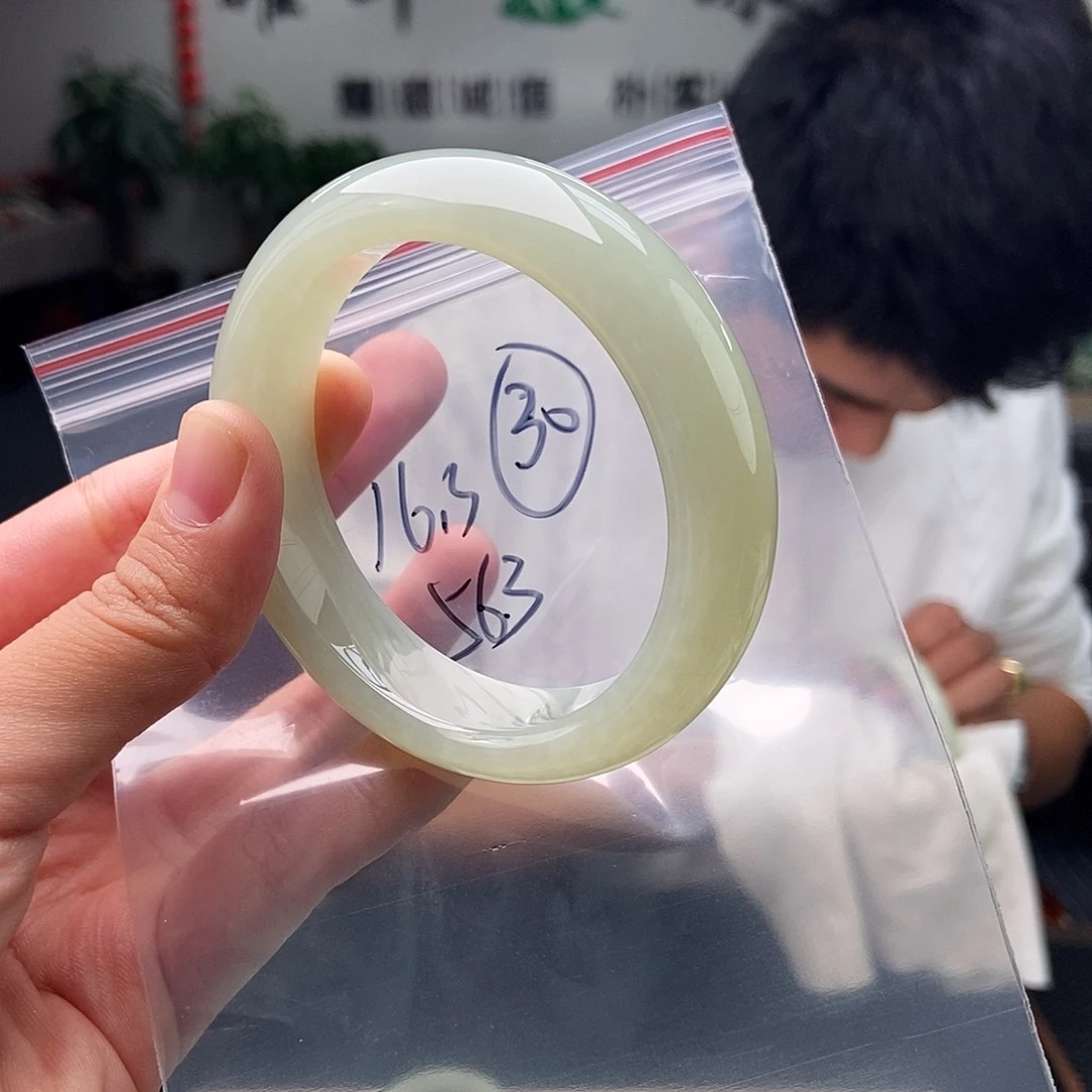 未镶嵌手镯和田玉颜色多样性发拍一发一