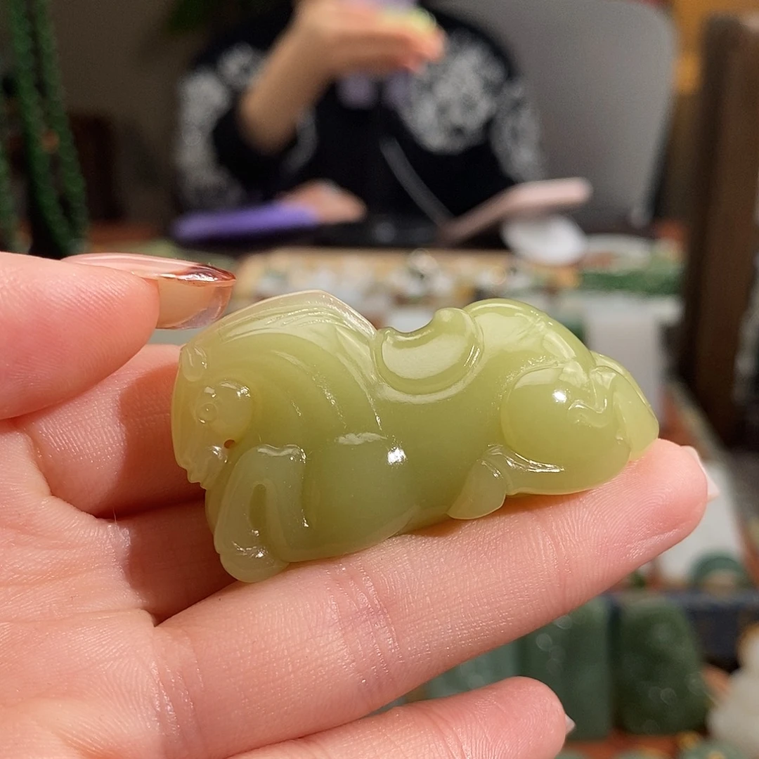 和田玉未镶嵌吊坠(赠链)