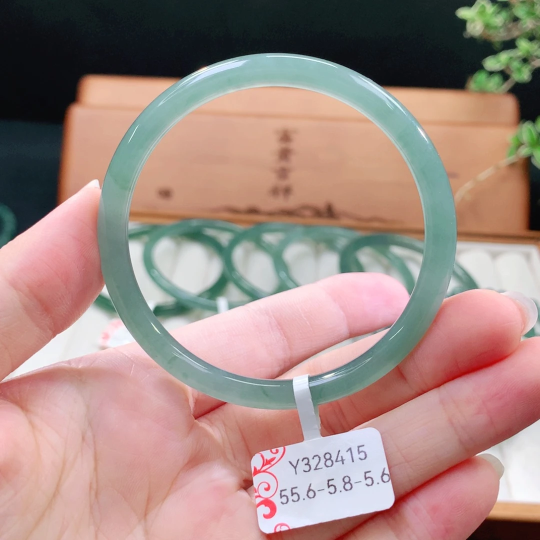 翡翠手镯（圆镯）未镶嵌