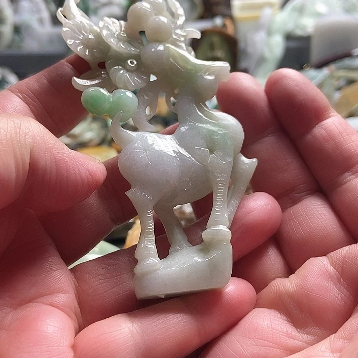 翡翠吊坠(不含链)未镶嵌大**量