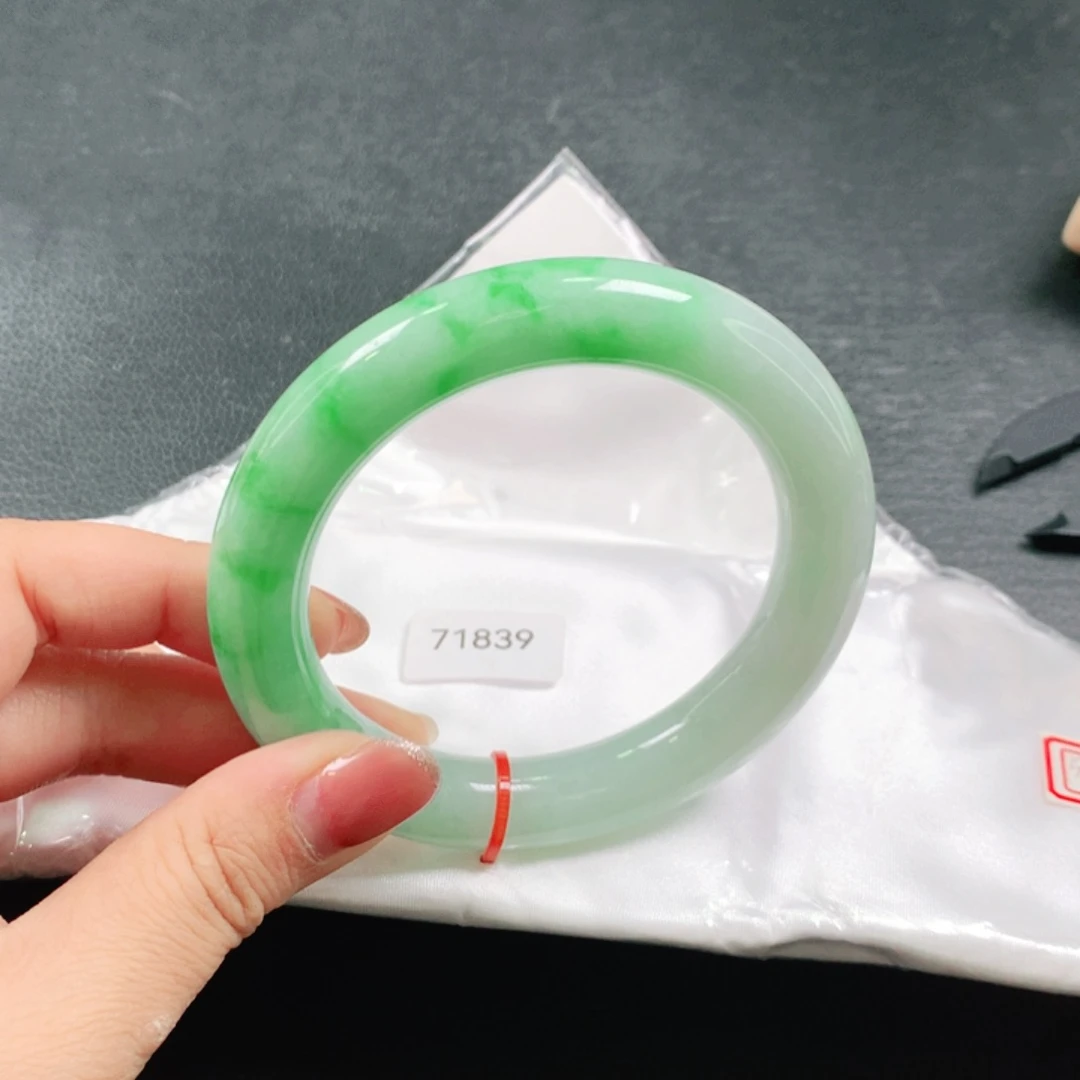 翡翠未镶嵌手镯（圆镯）03