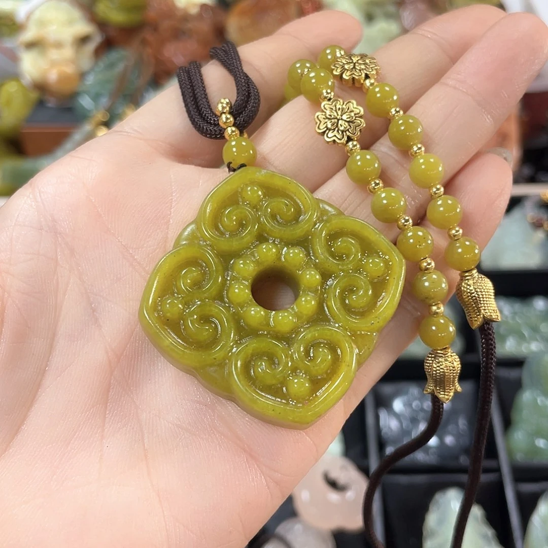 蛇纹石玉颈饰未镶嵌