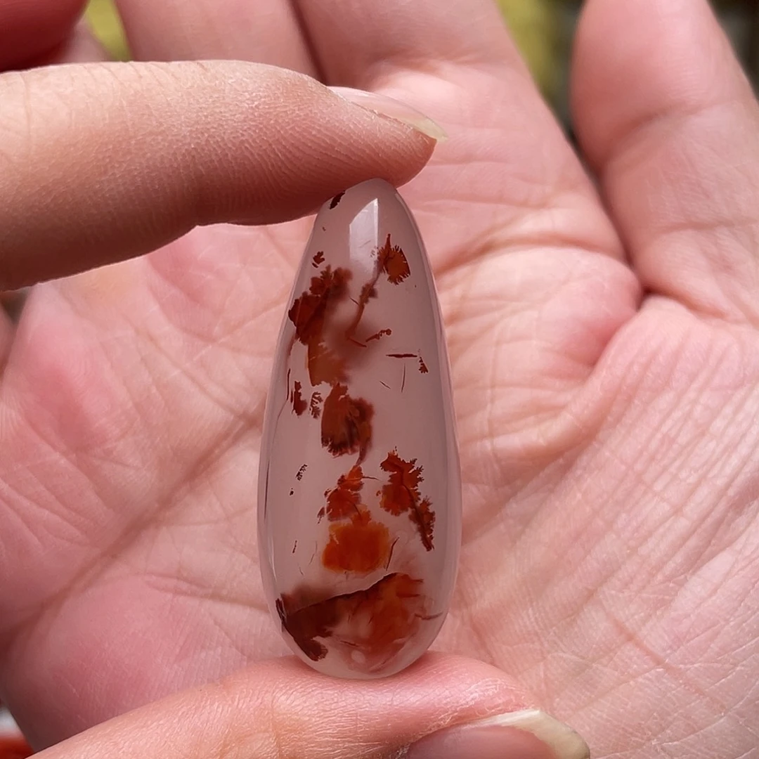 南红玛瑙吊坠未镶嵌