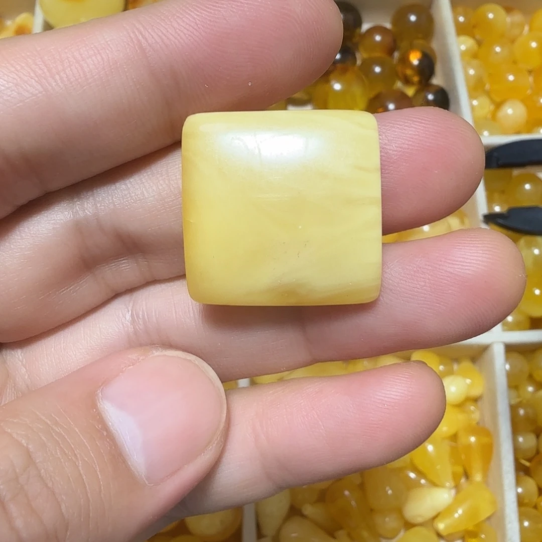 琥珀未镶嵌裸石成品
