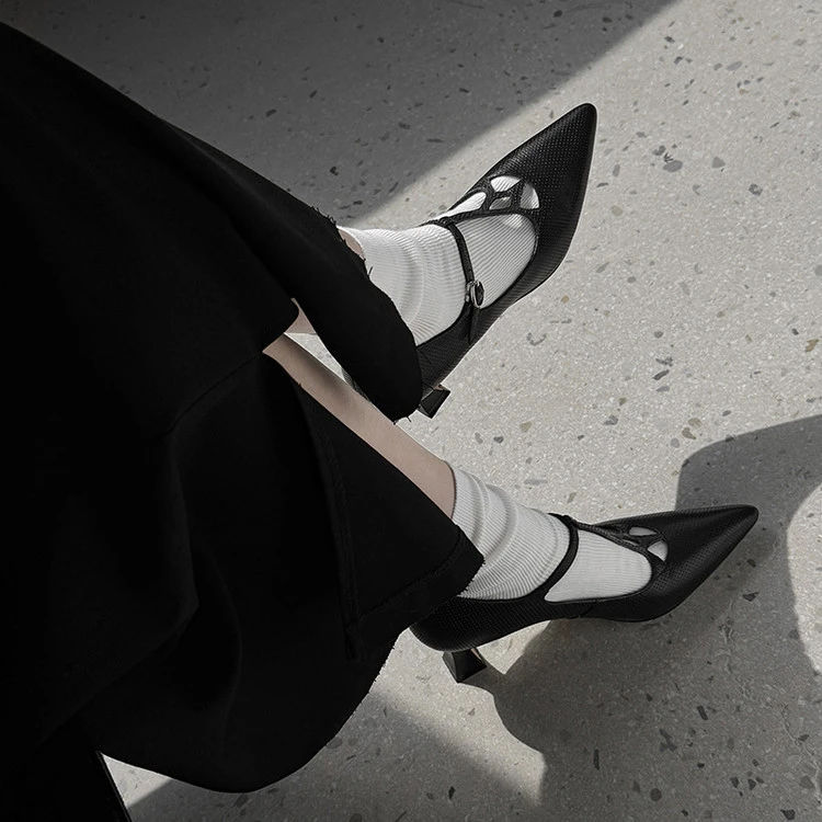 显腿细新中式气质复古丁字带粗跟高跟鞋女性感尖头通勤浅口单鞋