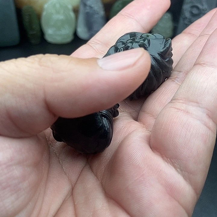 殷****和田玉（糖玉）未镶嵌颈饰