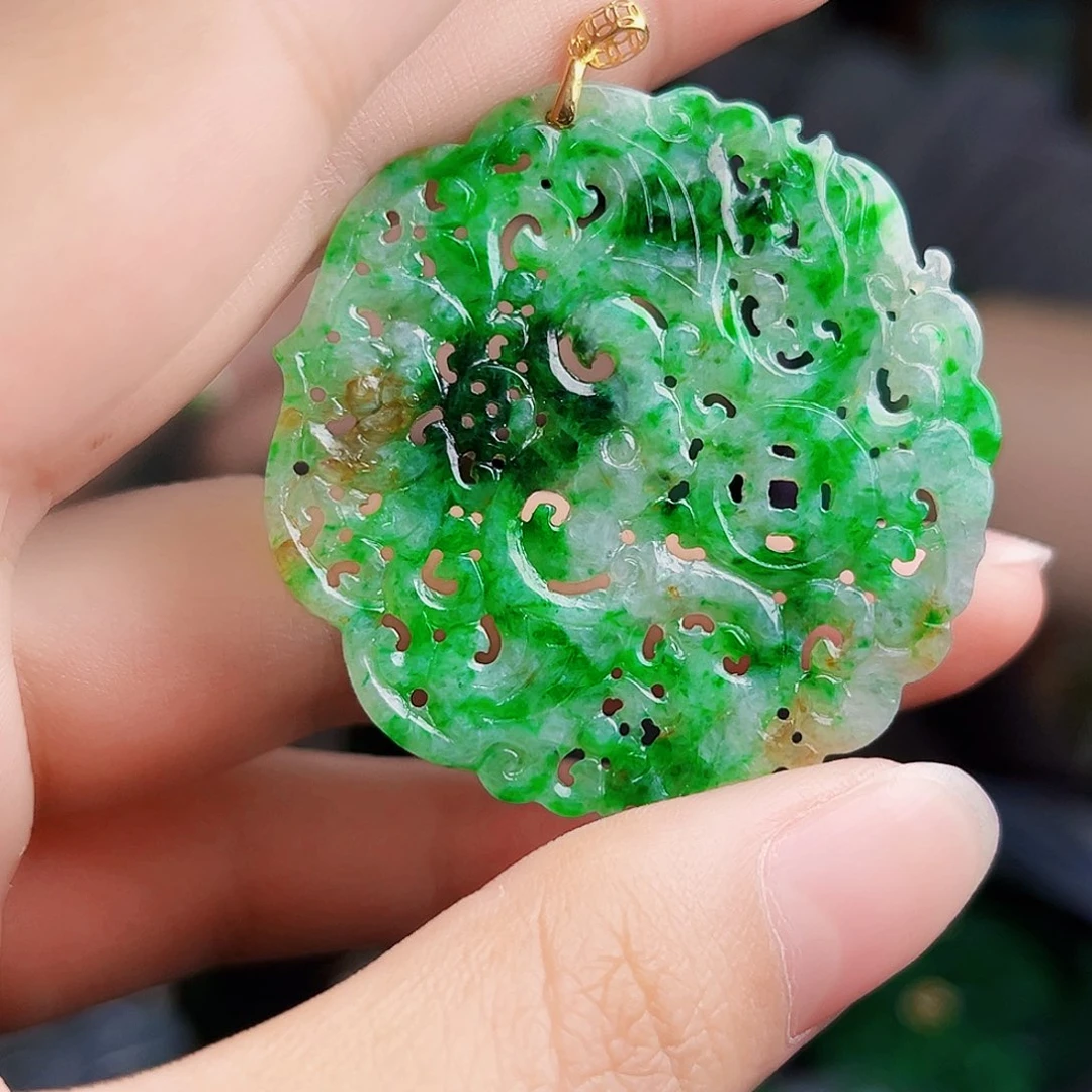 颈饰18K金镶嵌翡翠多样性