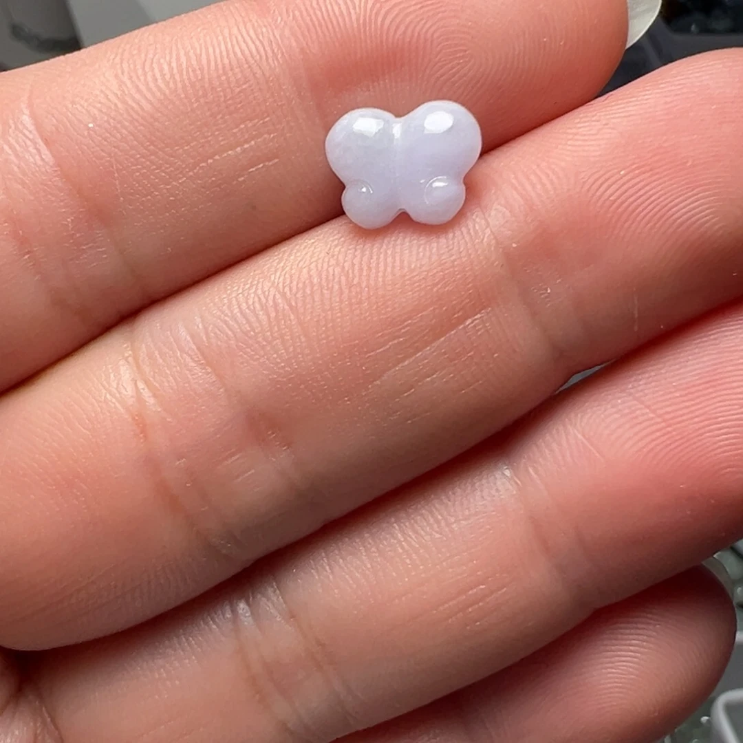 翡翠未镶嵌颈饰通孔蝴蝶一个50块