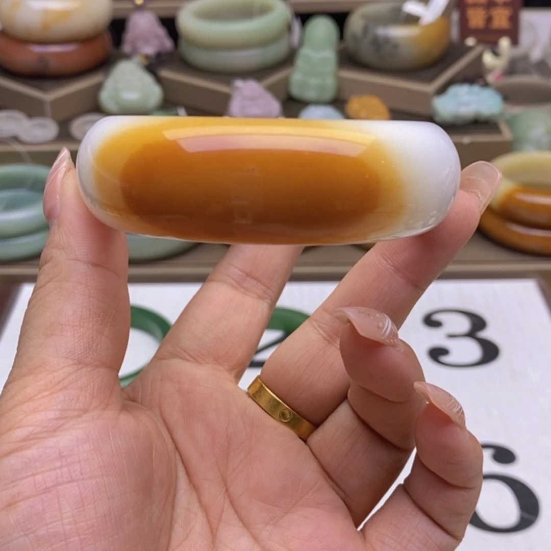 【闪购商品】石英岩玉手镯未镶嵌月***女