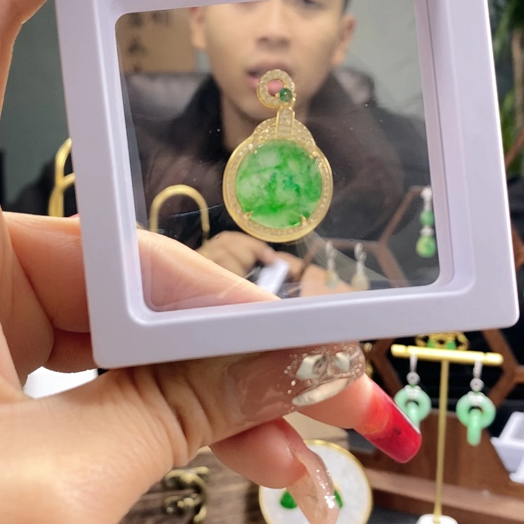 翡翠颈饰未镶嵌翡翠
