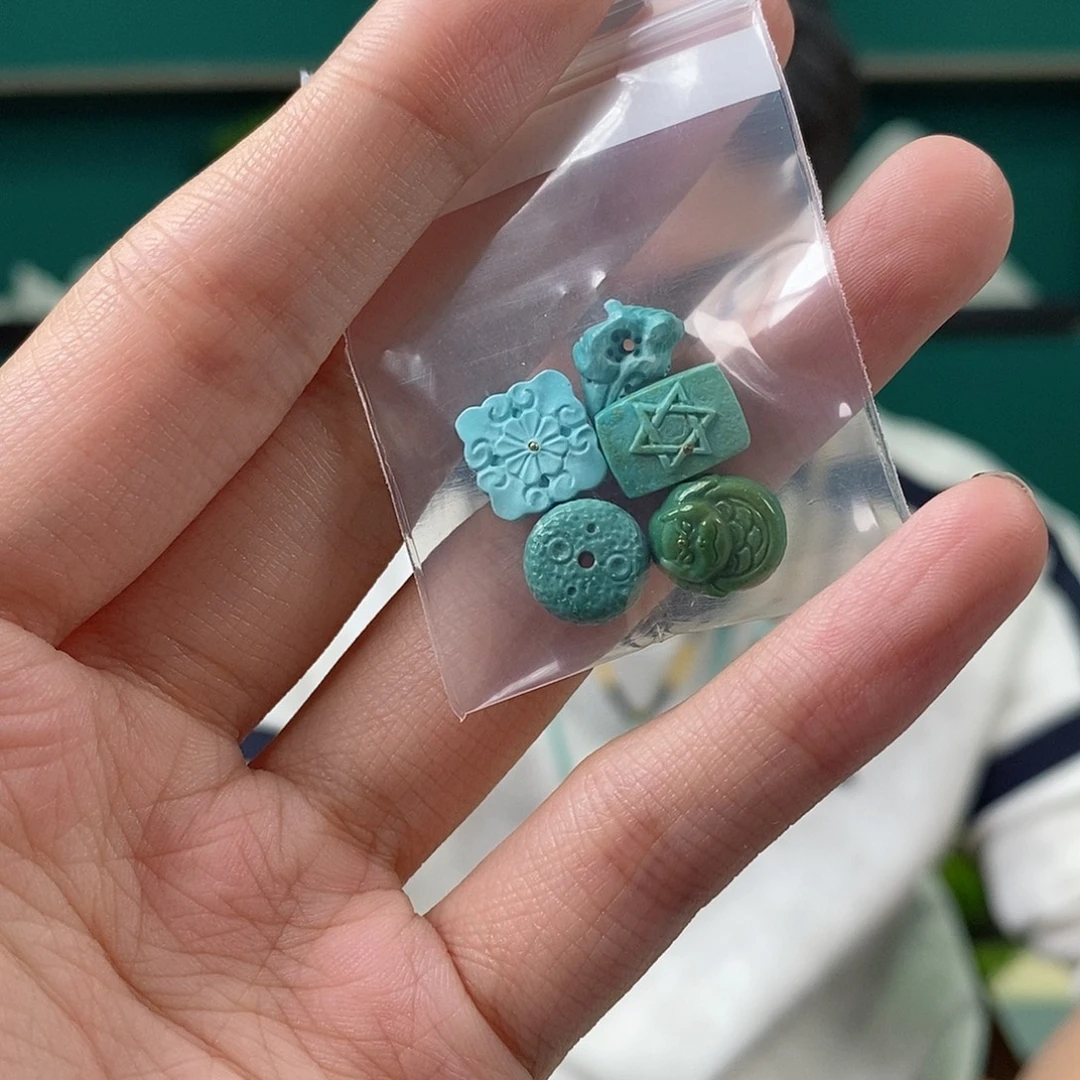 绿松石未镶嵌珠宝奇石