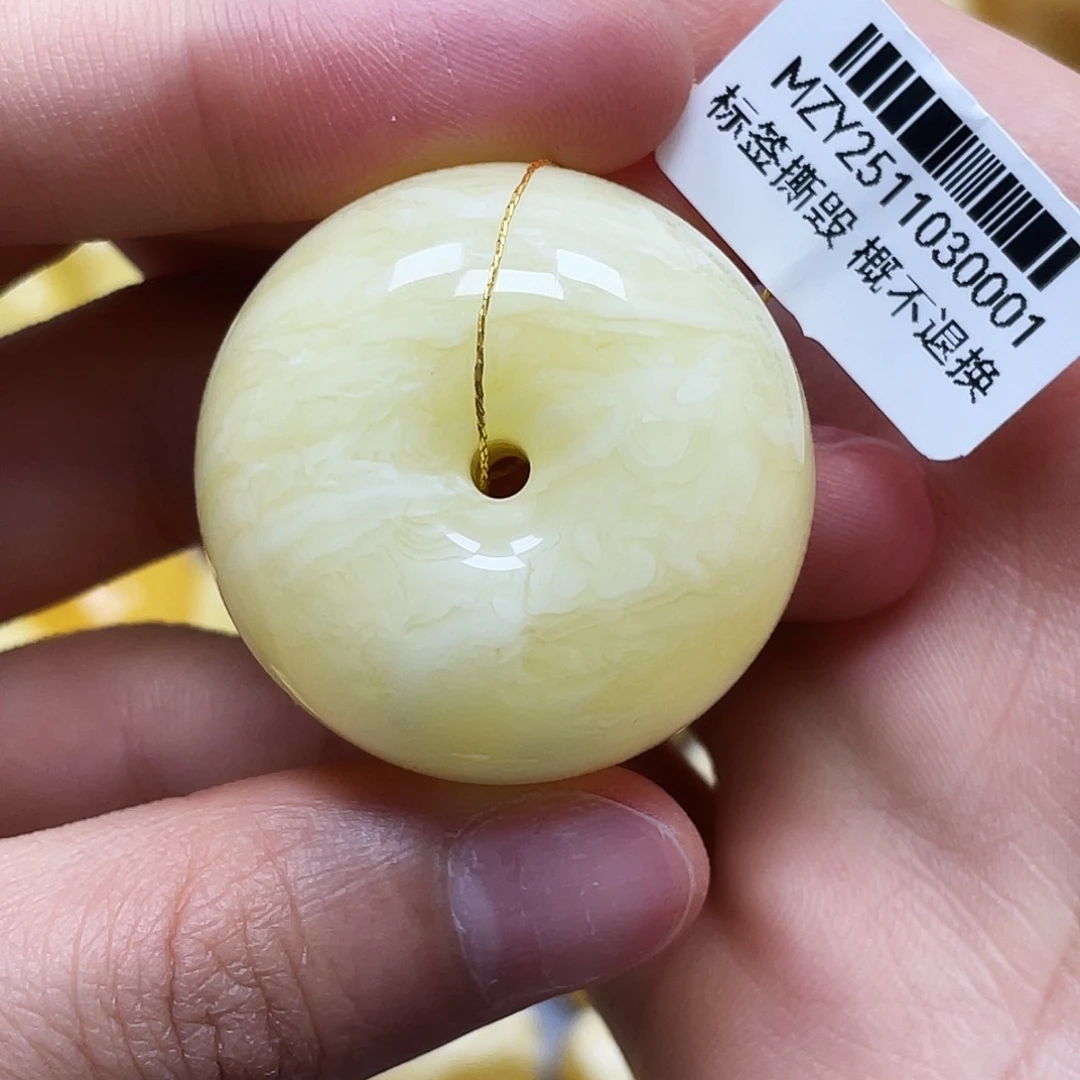 蜜蜡未镶嵌裸石34.0*24.6mm.瑕