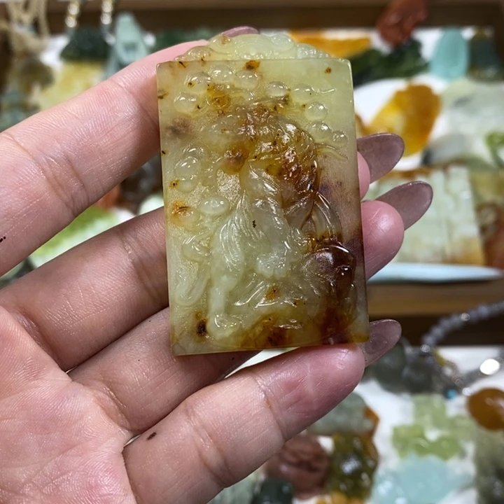未镶嵌蛇纹石玉吊坠