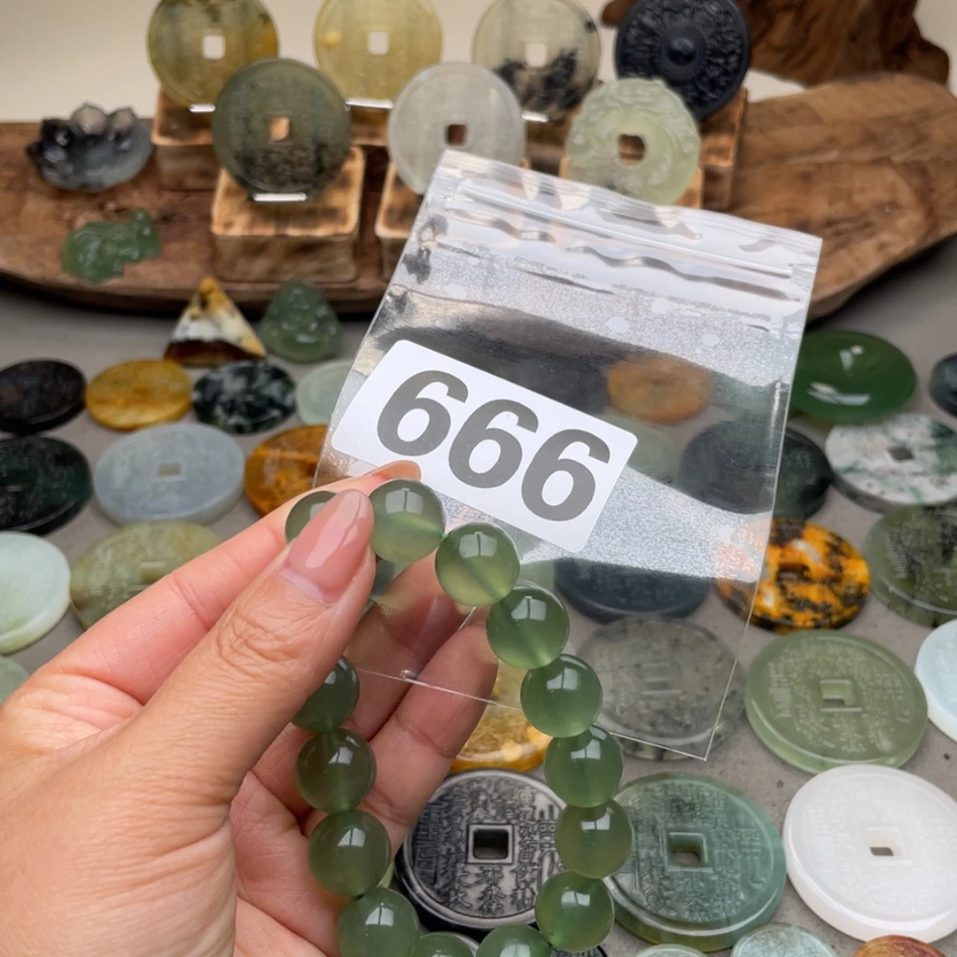 思****蛇纹石玉未镶嵌颈饰