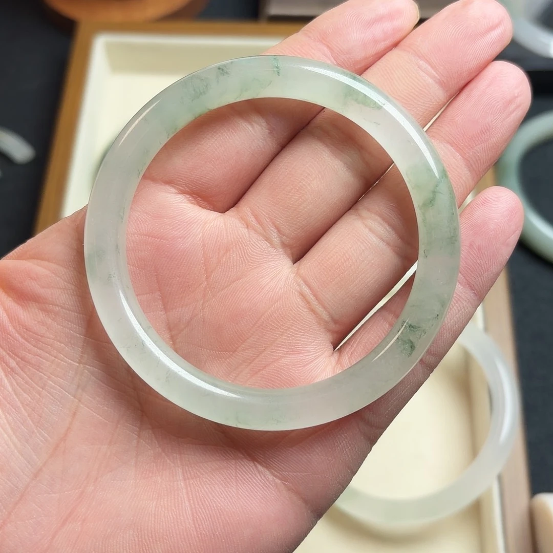 石英质玉（天山翠）未镶嵌手镯