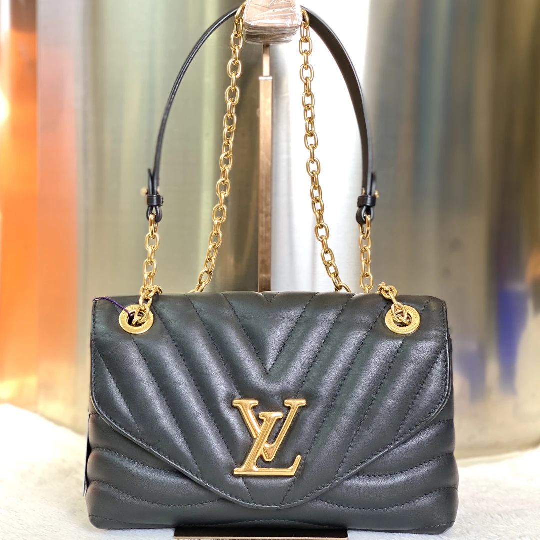 99新 LouisVuitton/路易威登 古有98新LVnew wave屁屁单肩包4112
