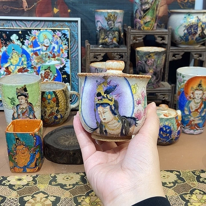 手工手绘水月观音宝瓶