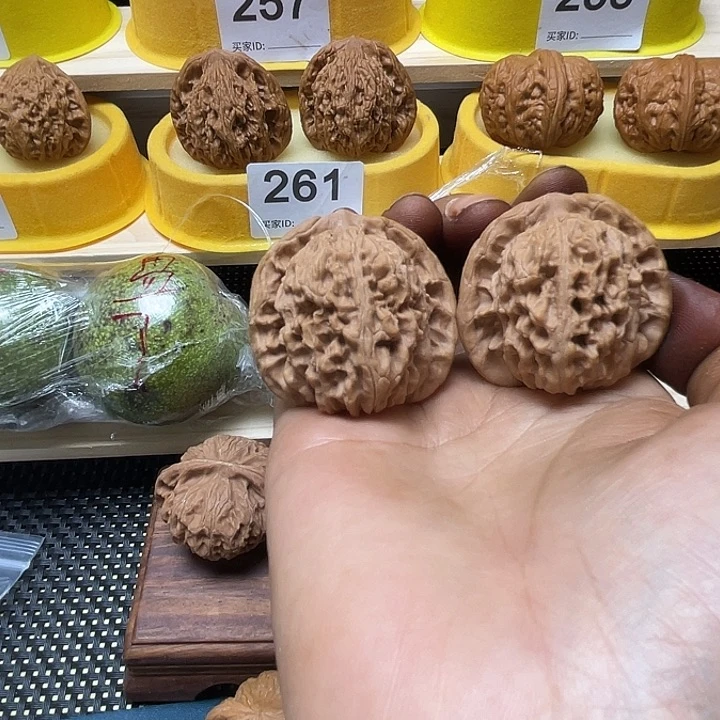 39全品有点小磕碰