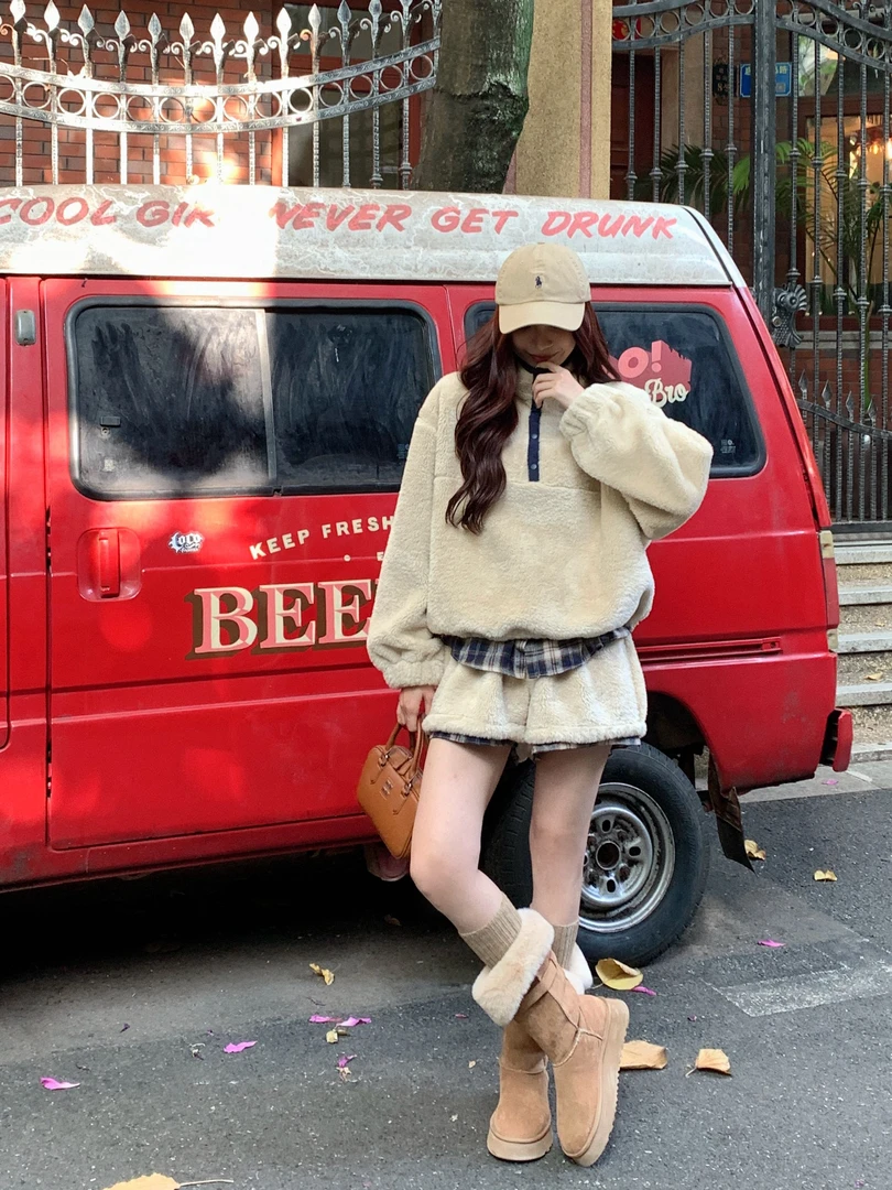 WANONEONE 冬季保暖毛绒休闲时尚套装女韩版设计感拼接卫衣+短裤