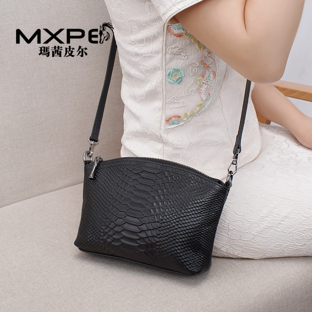 女士斜挎包2025秋冬新款高档压纹气质爆款小包单肩休闲通勤手机包