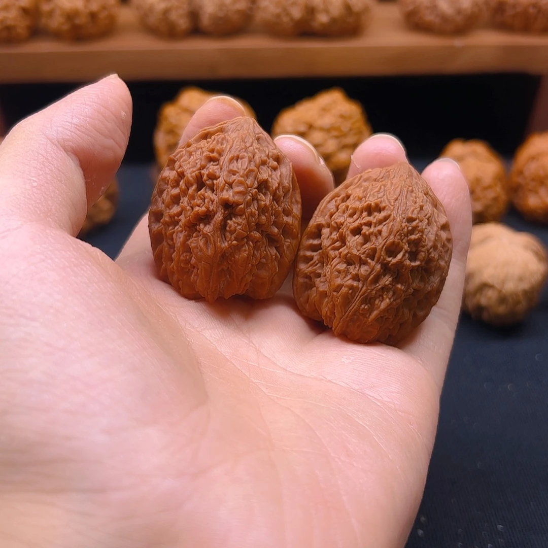 刘****把件核桃红皮大蒜头34全品