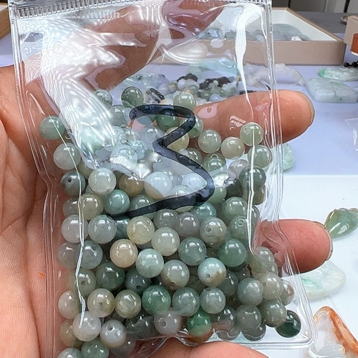 翡翠未镶嵌颈饰?*?