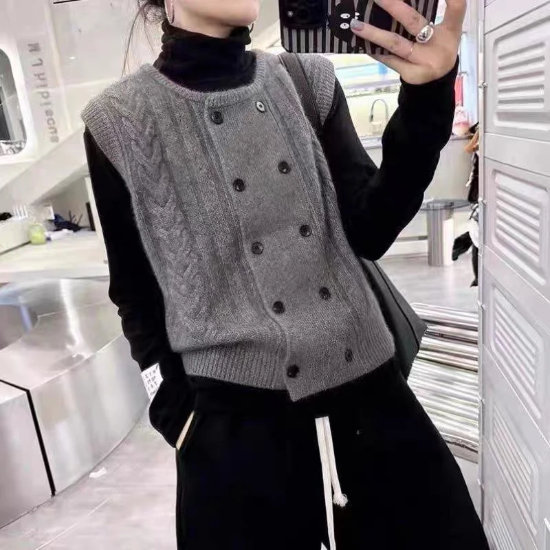 圆领双排扣麻花纯色针织马甲女2023春季新款韩版毛衣背心无袖坎肩