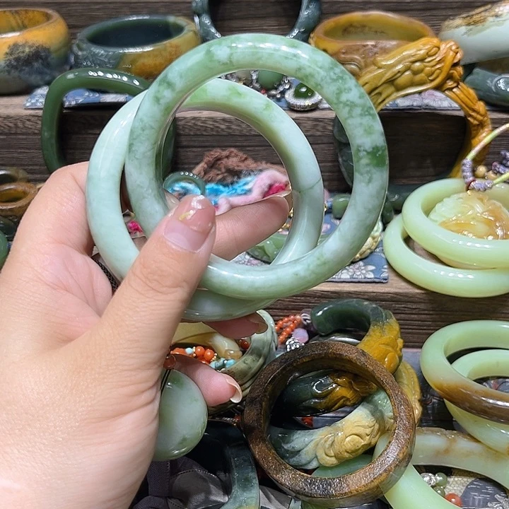 岫岩河磨玉（透闪石质玉）手镯未镶嵌?***儿