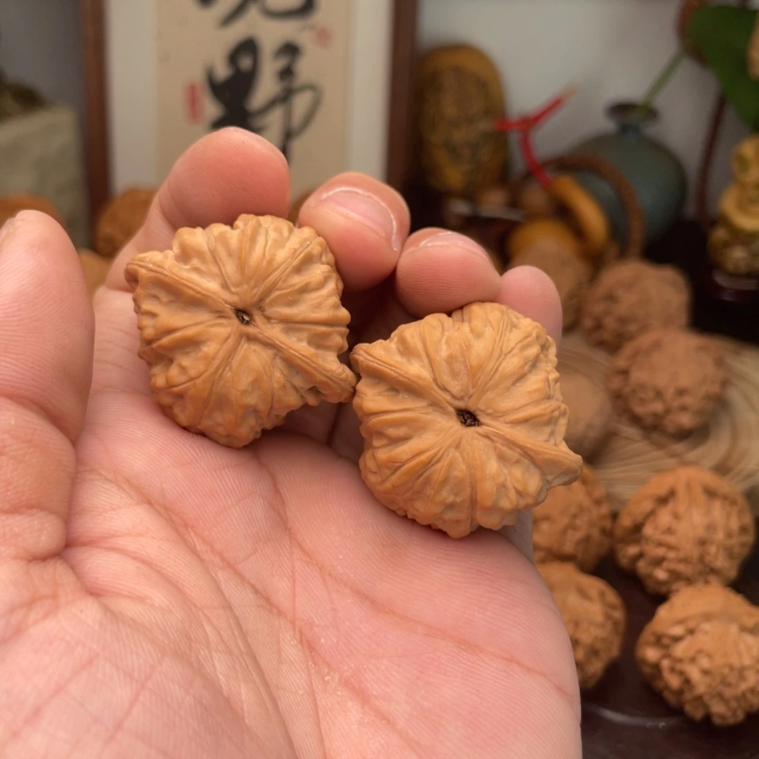 文玩核桃把件心***?凤凰山38