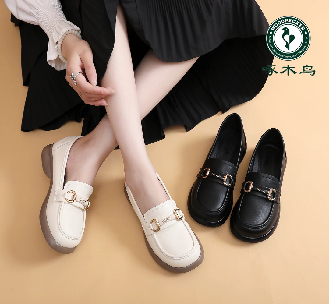 【啄木鸟品牌】百搭舒适软皮时尚休闲英伦风女粗跟软底单鞋1255